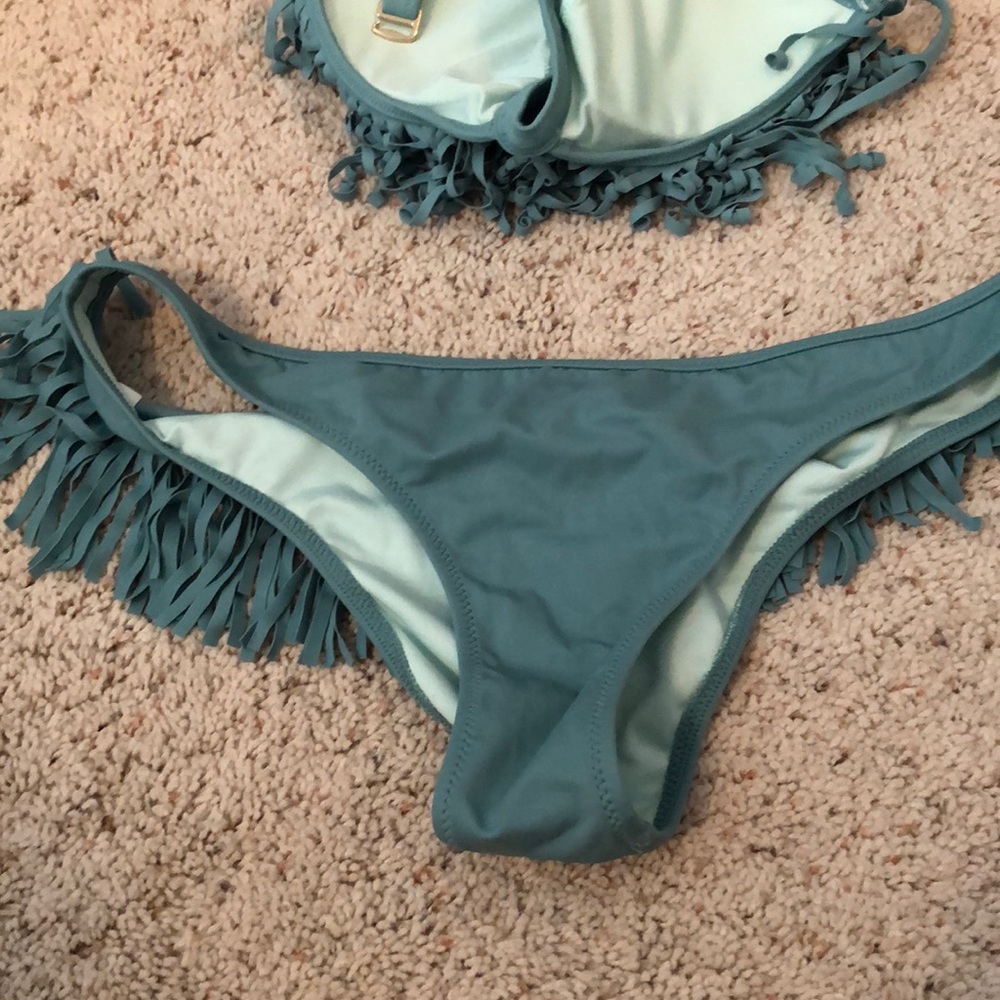 Bikini - Picture 4 of 6